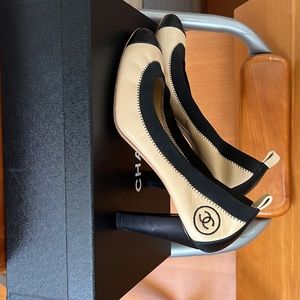 Chanel pumps 38.5 lamb skin tan and black